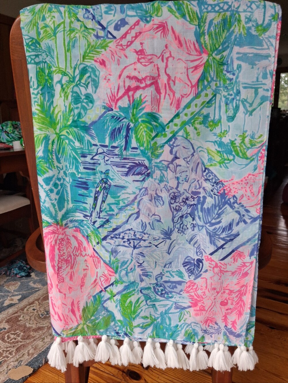Lilly Pulitzer "Bohemian Queen" Multi Resort Scarf Tasses EUC - Picture 2 of 5